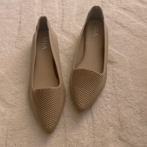 MIA pointy flats